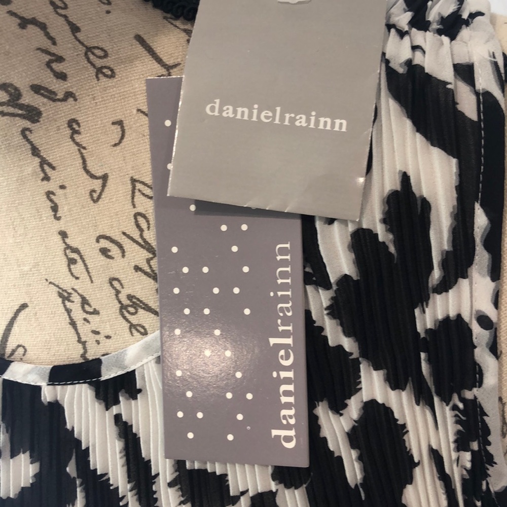 NWT Daniel Rainn Stitch Fix B&W Sleeveless Blouse - Picture 2 of 7